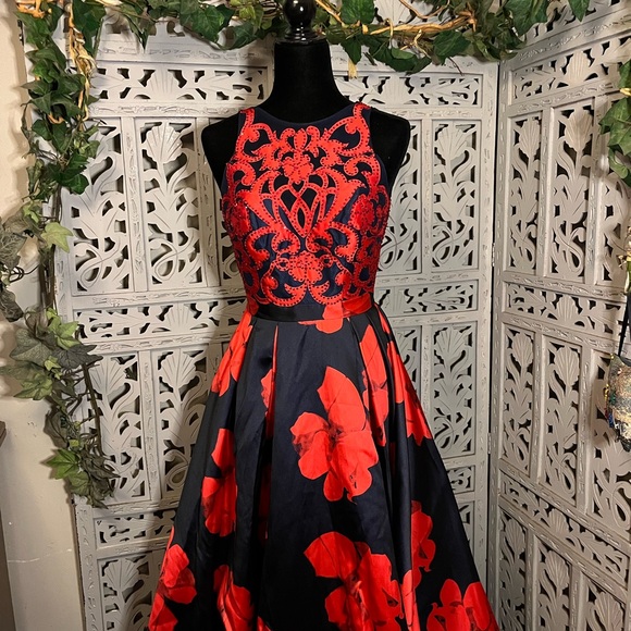 GLAMOUR BY TERANI COUTURE AMAZING NAVY BLUE & RED SLEEVELESS FORMAL PROM DRESS - Picture 2 of 8